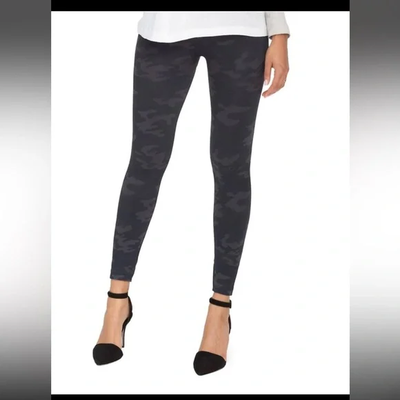 Spanx—Look at me now leggings. Black camo, size M - Picture 3 of 9